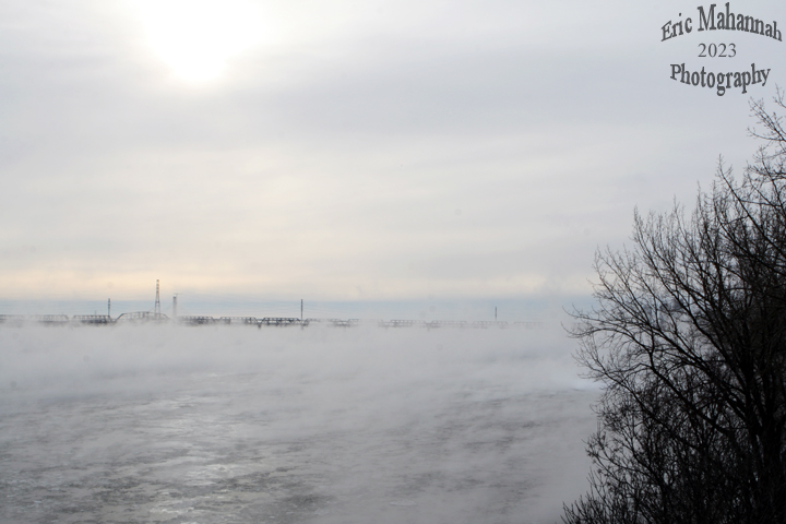 EricMahannah's tweet photo. Maybe I'll Stay Home - Je vais peut-être rester à la maison

https://t.co/XtgrEWO2w1

#cold #polarvortex #icefog #river #nature #naturephotography #naturelovers #winter #canadianwinter #canonusa #canoncanada #bridge #victoriabridge https://t.co/sMLWPFJJex