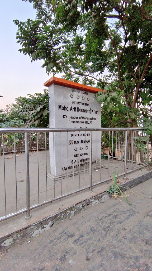 Need a Case Study for our elected representatives on how not to waste public money in Mumbai!

Retweet if you agree.

📍 Damaged, Useless Selfie Point, Powai Lake.