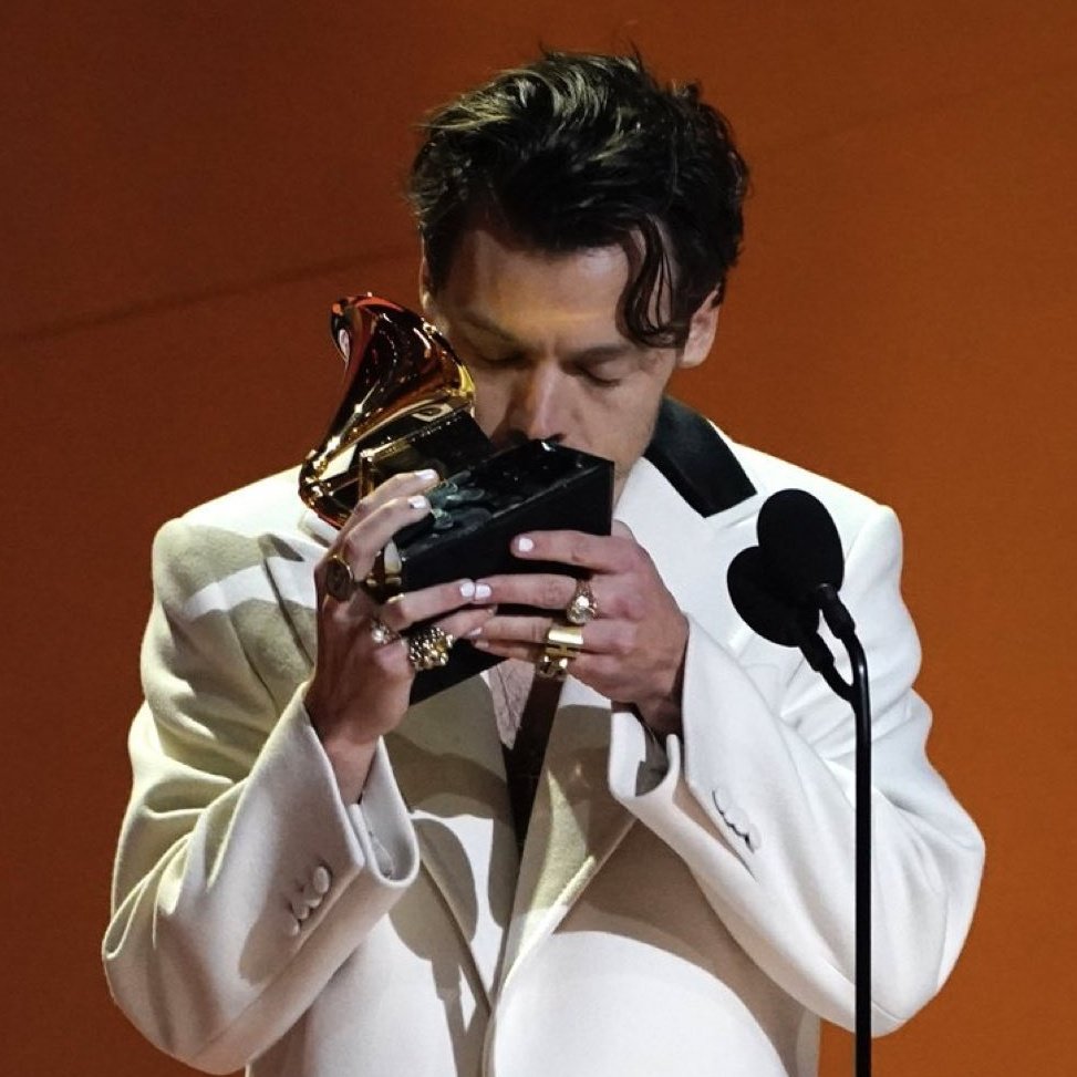 zukivet's tweet photo. ESTOY DESDE EL 2020 Y DESDE Q HARRY GANÓ SU PRIMER GRAMMY EN 2021, AHORA EN 2023 E INFINITAMENTE,  HARRY TE AMO CON MI ALMA REY, VAMOS HARRY https://t.co/iLukEQnKu2
