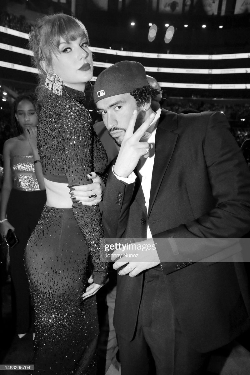 LaPuercaylor's tweet photo. TAYLOR SWIFT JUNTO A BAD BUNNY https://t.co/5rH0amzkWj