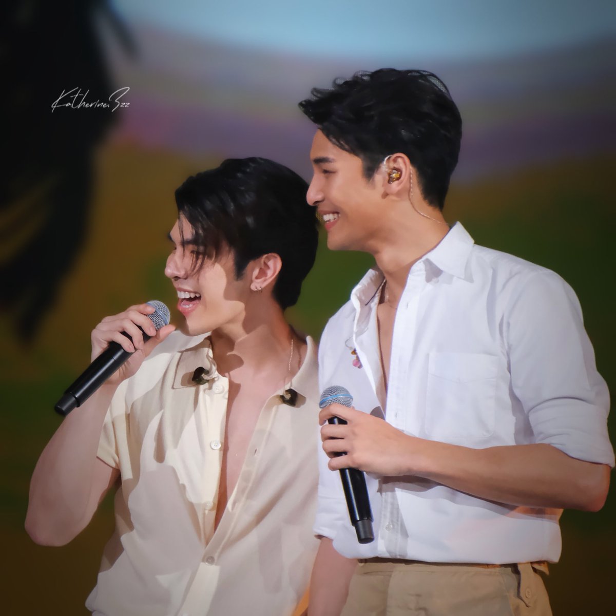 I will always hold your hands……
#MileApoInHK 
#KPWorldTourHONGKONG
@milephakphum @Nnattawin1