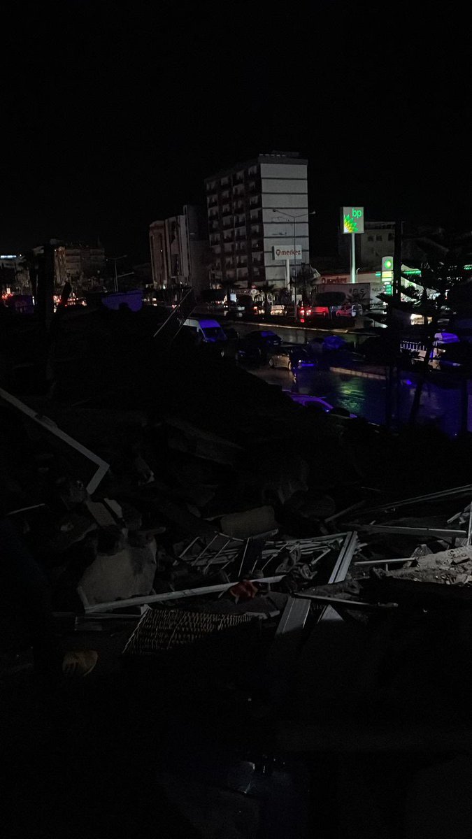 ENKAZDA AİLEM VAR. YIKILAN BİNA

iskenderun Numune mahallesi 574.sok no:42 başkır apartmanı. 
(Prof. Muammer Aksoy caddesi BP BEŞEN petrol karşısı)
Enkaz altında ses verenler var 
ACİL!!!#deprem #iskenderun #hatay #afad #afaddeprem #RecepTayyipErdoğan