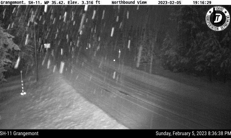 NWSMissoula's tweet photo. (8:00 pm PST 2/5) -
Moderate snow will continue across parts of north-central Idaho the next 3-4 hours, then decrease into early Morning morning. Watch for changeable road conditions on #US12 #US95 and secondary roads. Here is a look at the Grangemont camera. #idwx https://t.co/K5ECkmvtSa