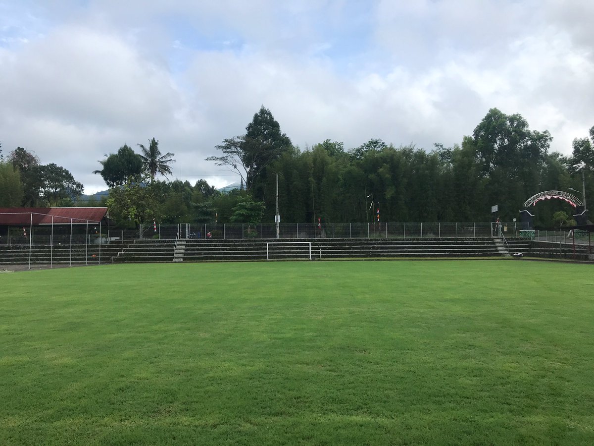 Setelah perawatan peremajaan rumput satu bulan. Kepuharjo Sport Center sudah siap digunakan kembali mulai 17 Februari 2023. Let's go!⚽️💫