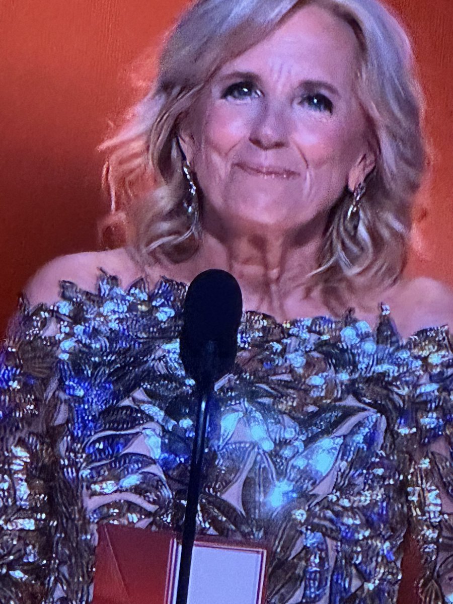#ChineseSpyBalloon is turned into Jill Biden dress at the #Grammys2023