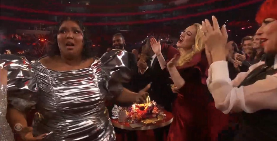 AdeleGlobaI's tweet photo. Adele’s reaction to Lizzo winning Record Of The Year is absolutely everything! ♥️
#Grammys https://t.co/PFp3VKZ95H