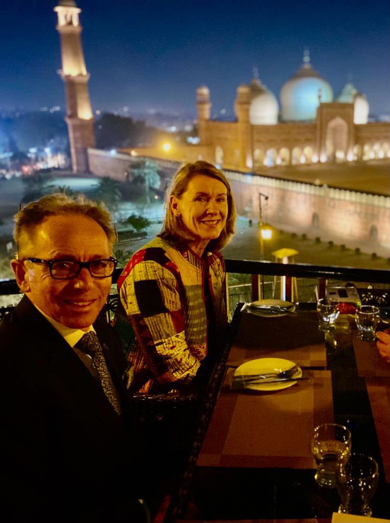 Enjoying the delicious flavors of Lahore at Haveli, with a breathtaking view of the iconic Badshahi Mosque 💥👌 #FoodieHeaven #Lahore