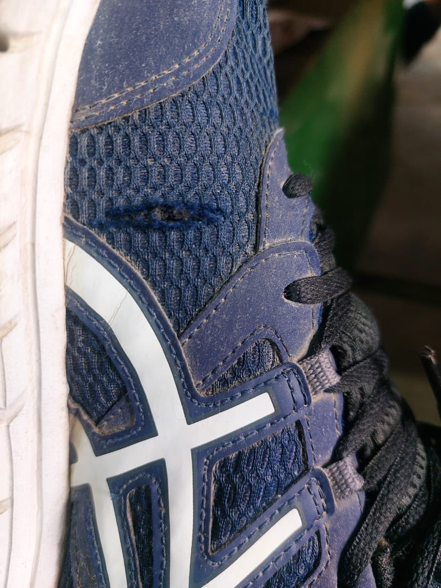 mukulpratap_'s tweet photo. @ASICS_India I had purchased a pair of shoes (asics GEL-GALAXY 8 Running Shoes) from Flipkart on 12 Nov, 2022.
It’s left &amp; right side is break within only under 60 days.
So, I requested you to please change my shoes as its comes with 90 days warranty.
I have attached its pictures and bill. https://t.co/rcK81OVZoV