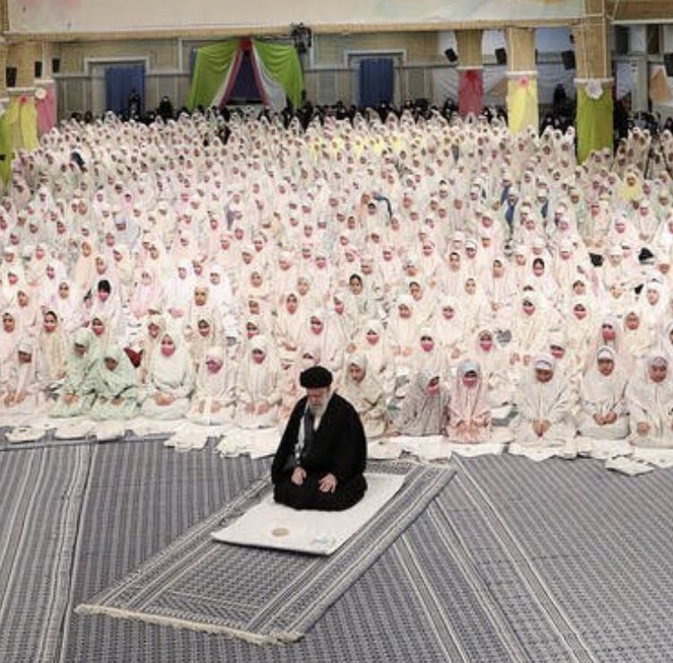 Davidasmor94's tweet photo. Exclusif: photo très rare de la rentrée des classes à l’école de @JLMelenchon https://t.co/cBHq5Ze5mW