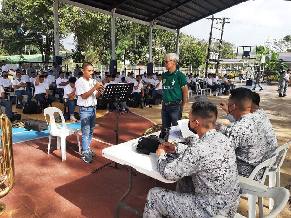 Philippine_Navy's tweet photo. IN PHOTOS | PH #Navy musician-applicants showcase their skills during auditions at #CaviteCity

📝/📸: Directorate for Security, Escort and Ceremonies 

#ProtectingtheSeasSecuringOurFuture 
#ModernandMultiCapablePHNavy 
#AFPyoucanTRUST https://t.co/sbCH2CQyQO