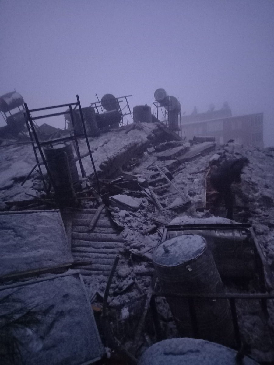 İçerde bebekler varmış hala yardima gidilmemis bina tamamen çökmüş durumda. #deprem #ADIYAMAN #afaddeprem #yardım  ADİYAMAN BESNİ TİCARET LİSESİ YANI YENİKENT 3. BİNA