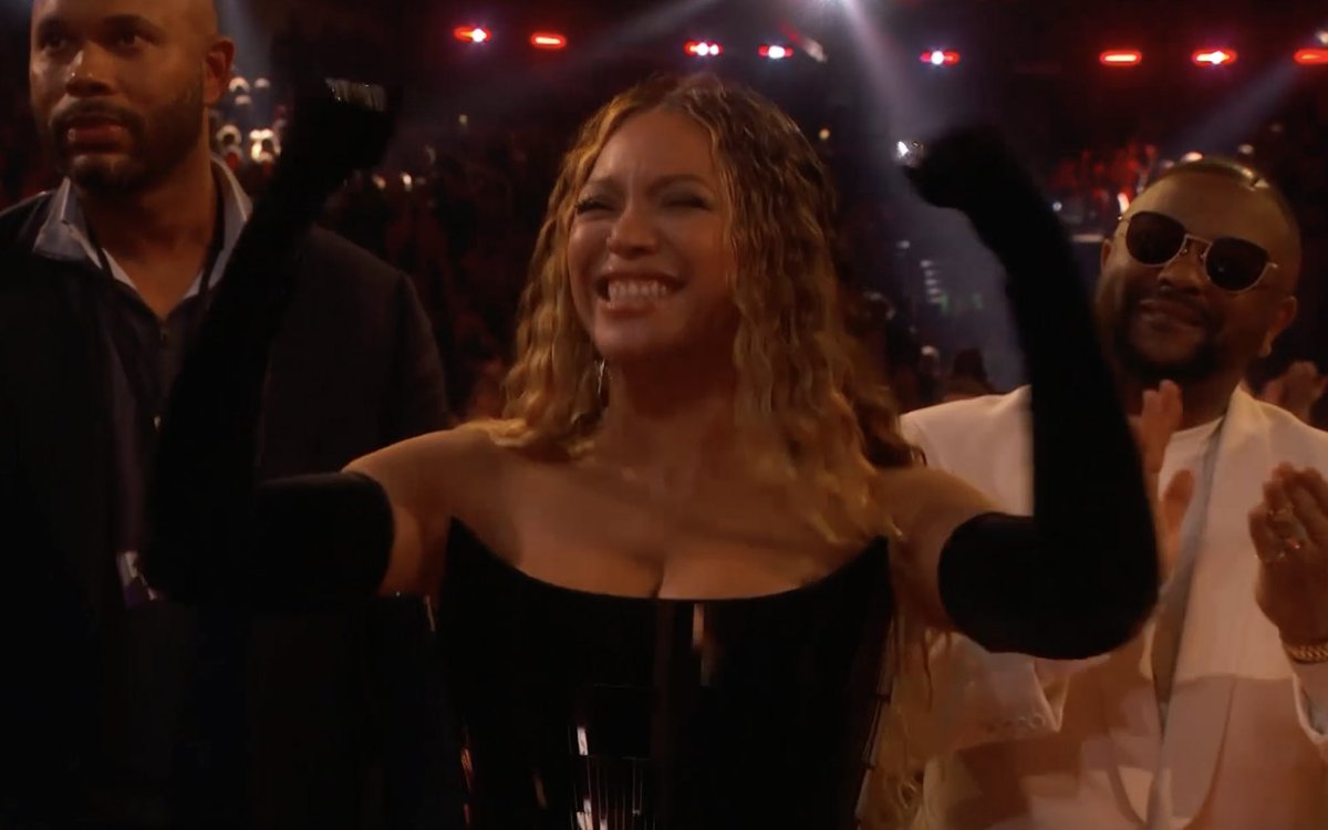 beyonseh's tweet photo. BEYONCÉ IS SO CUTE I LOVE HER https://t.co/2bILInGtrp
