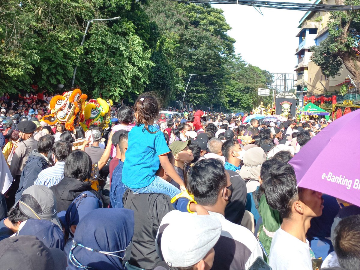 dendy_atmaja's tweet photo. Full senyum
#CapGoMeh2023 #shotbyphone #SetorFotoPio @piokharisma https://t.co/90gqWJO39a