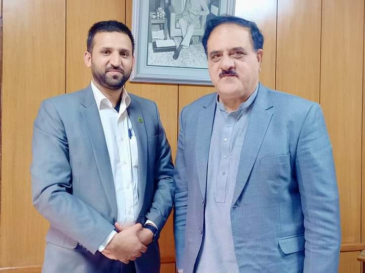 Ahsan_Hamid_'s tweet image. ایک نئے دوست سے ملاقاتوں کا سلسلہ جاری۔۔۔ 
تعلیم دوست محترم قیصر عالم چیئرمین فیڈرل بورڈ آف انٹرمیڈیٹ اینڈ سیکنڈری ایجوکیشن سے گزشتہ ایک ماہ میں دوسری ملاقات ہوٸی۔
میں نے محترم قیصر عالم صاحب کو تعلیم دوست، مخلص، ایماندار اور فرض شناس شخصیت کا مالک پایا۔
#FederalBoard 
#AFAQ