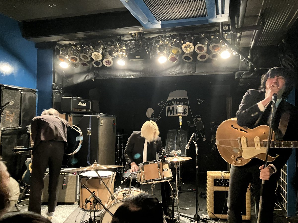 shiz_emoon's tweet image. 何とおめでたい日やった事か。
爆音に次ぐ爆音。最高✨
#KINGBROTHERS
#DMBQ
#難波メレ