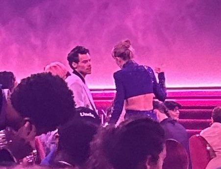 📸 | Taylor Swift and Harry Styles spotted chatting #GRAMMYs