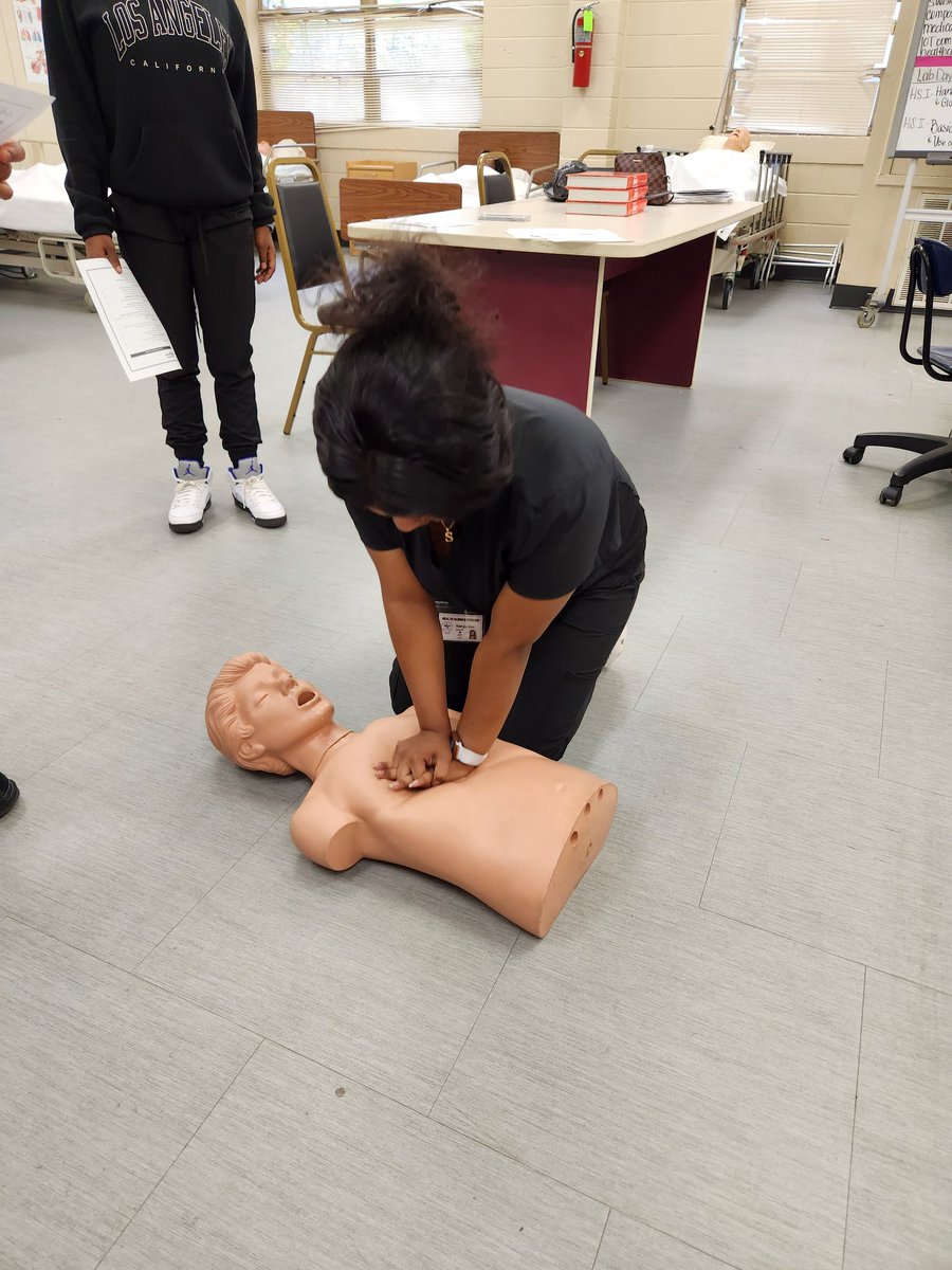 HealthMasd's tweet image. Health Science students practicing CPR