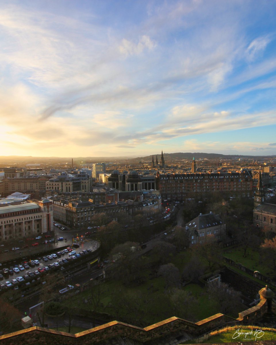 exploringwithAB's tweet photo. The city that is blessed with immense beauty #Edinburgh #Scotland #traveling #exploringwithab #history #VisitScotland @Scotland @mvscotland @welovehistory @welcomescotland @BBC_Travel https://t.co/J2rxlxDFXq