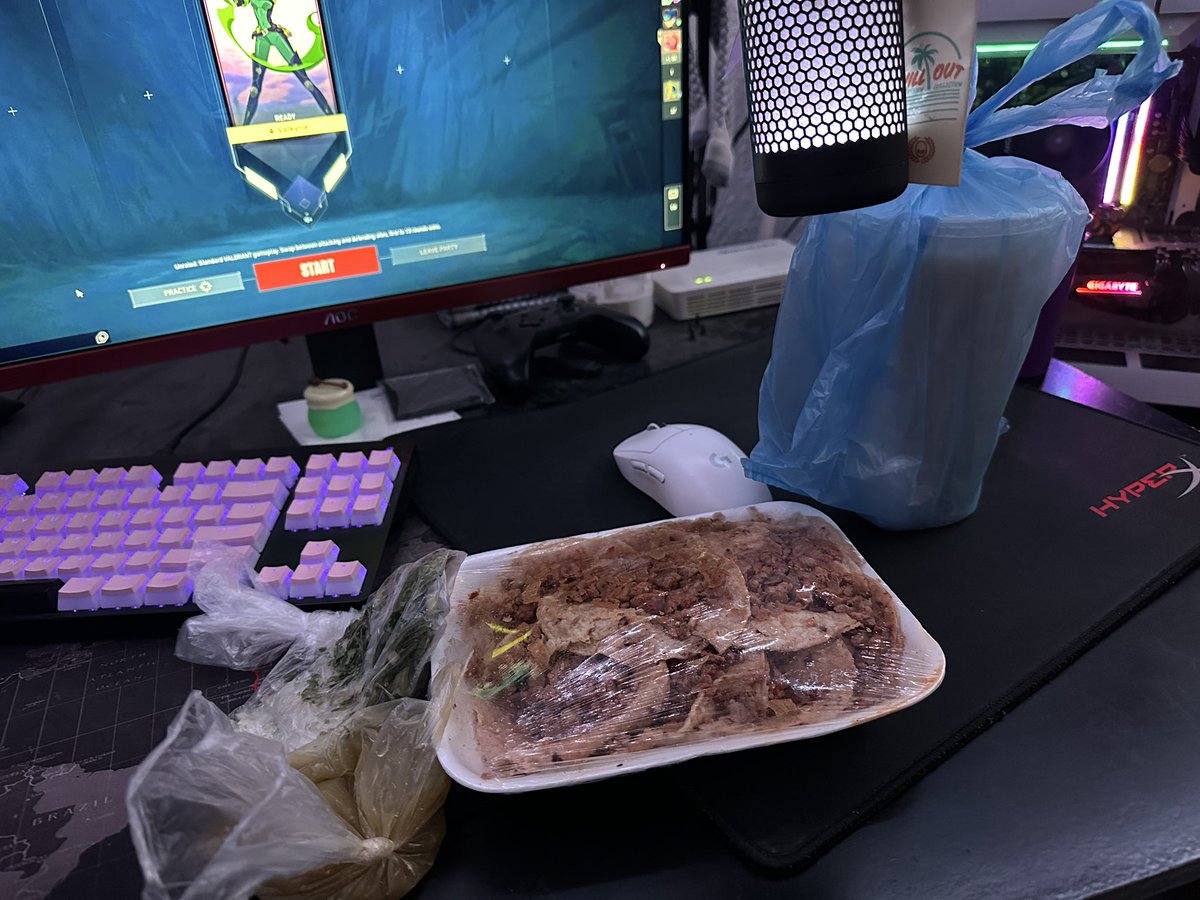 ErickDA_'s tweet photo. No cabe duda que fuera de ser un gran equipo y tener muchísimo talento también son unas personas increíbles, muchas gracias por mandarme una cenita niñas 🥺 @Monse_M18 @CuakyWacky @Marinaammn @LECHUGA0u0 @Berelitav @cortexdesiree @lagransalo https://t.co/BSqkKiQLG4