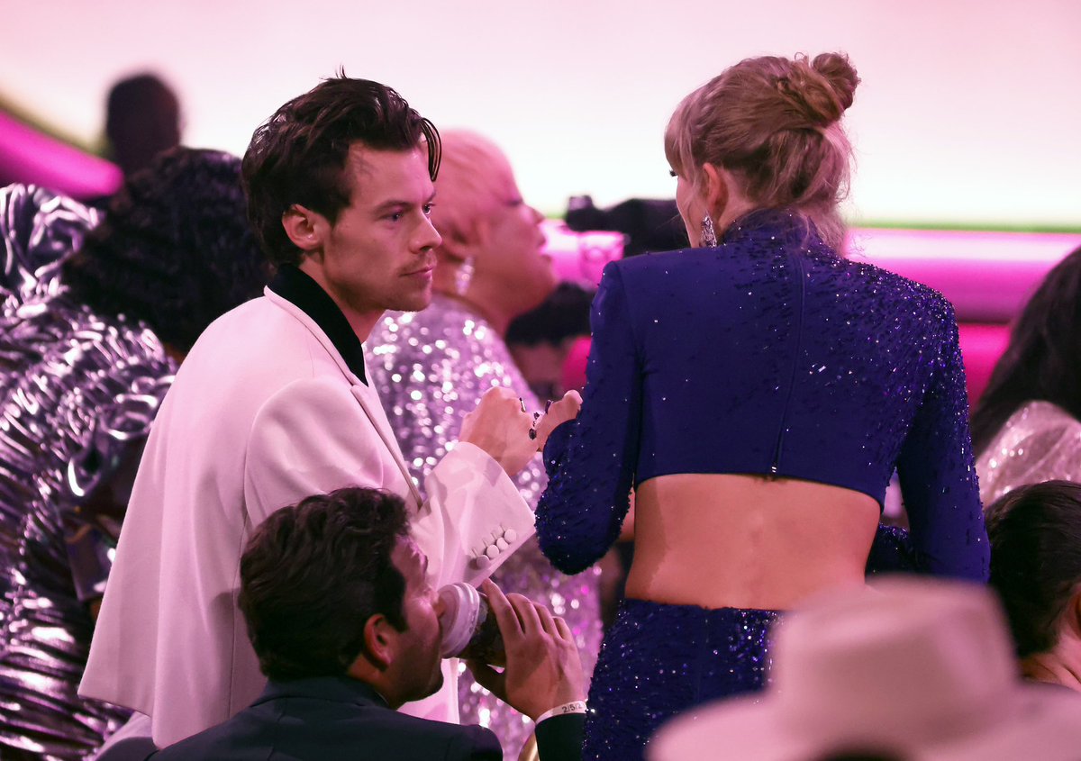 tswifterastour's tweet image. 🚨| Taylor Swift and Harry Styles having a long interaction at the 2023 #GRAMMYs!