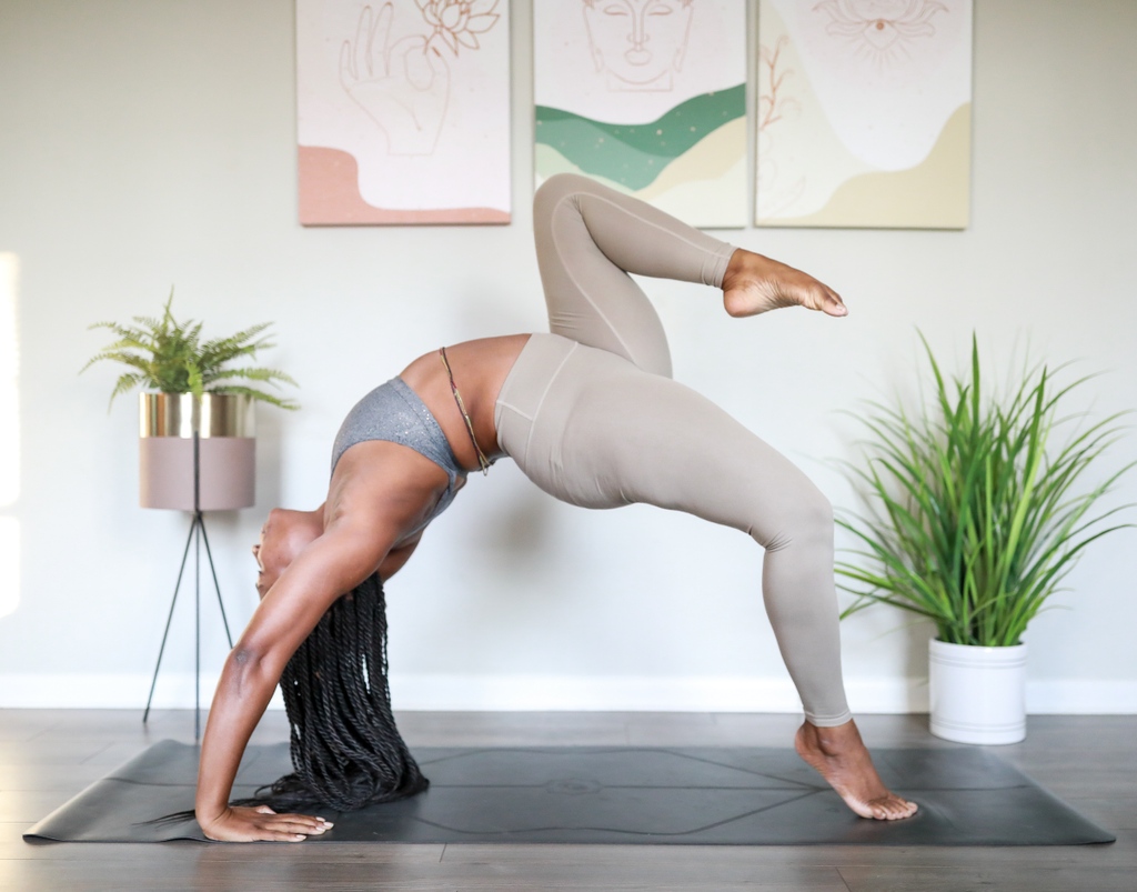 If you know me, you know backbends are my nemesis!

Day 5 #AloLovingKindness yoga challenge. Which pose makes you realize you need to be nicer to yourself? What are you working on?

#MoniqueStephanie #AloLovingKindness #YogaChallenge #AloYoga #AloMoves