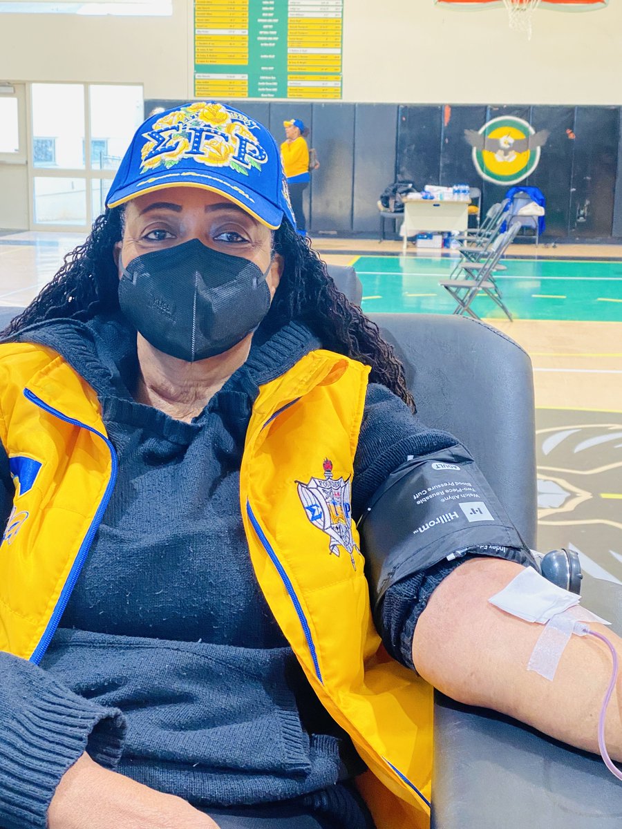 SGRhoAtlIZS's tweet photo. Did you know just 1 ๐ฉธ donation can save 3 lives? Iota Zeta Sigma Sorors were on hand to volunteer and donate at the recent blood drive in partnership with the American Red Cross.
#GreaterServiceGreaterProgress
#IconicIZS
#DonateBlood https://t.co/zkkb0fzdLN