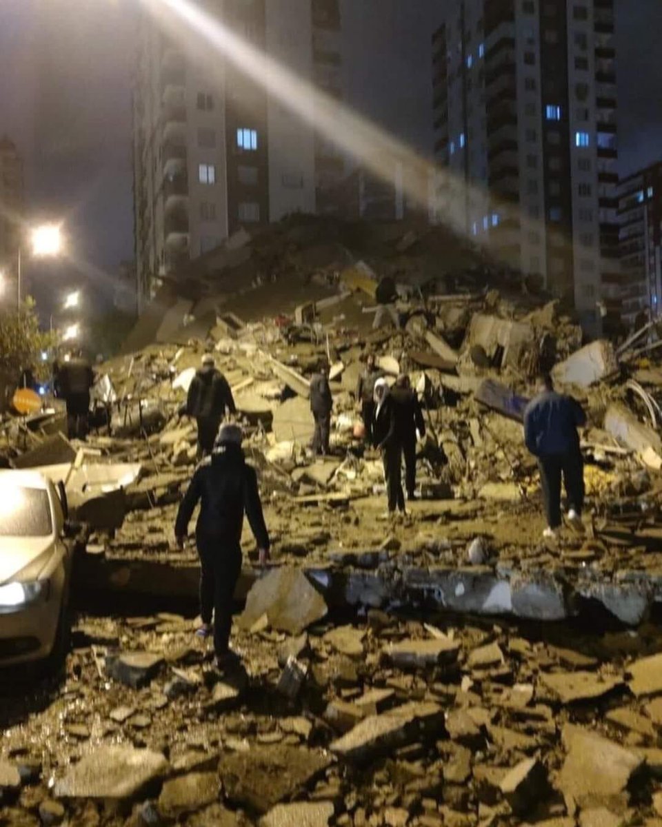 ArtvinBel's tweet photo. Kahramanmaraş'ta meydana gelen ve bir çok ilde hissedilen 7.4 büyüklüğündeki deprem nedeniyle tüm vatandaşlarımız geçmiş olsun dileklerimi iletiyoruz.

Enkaz altındaki vatandaşlarımıza bir an önce sağ salim ulaşılması en büyük temennimiz. https://t.co/0JLV5poNU2
