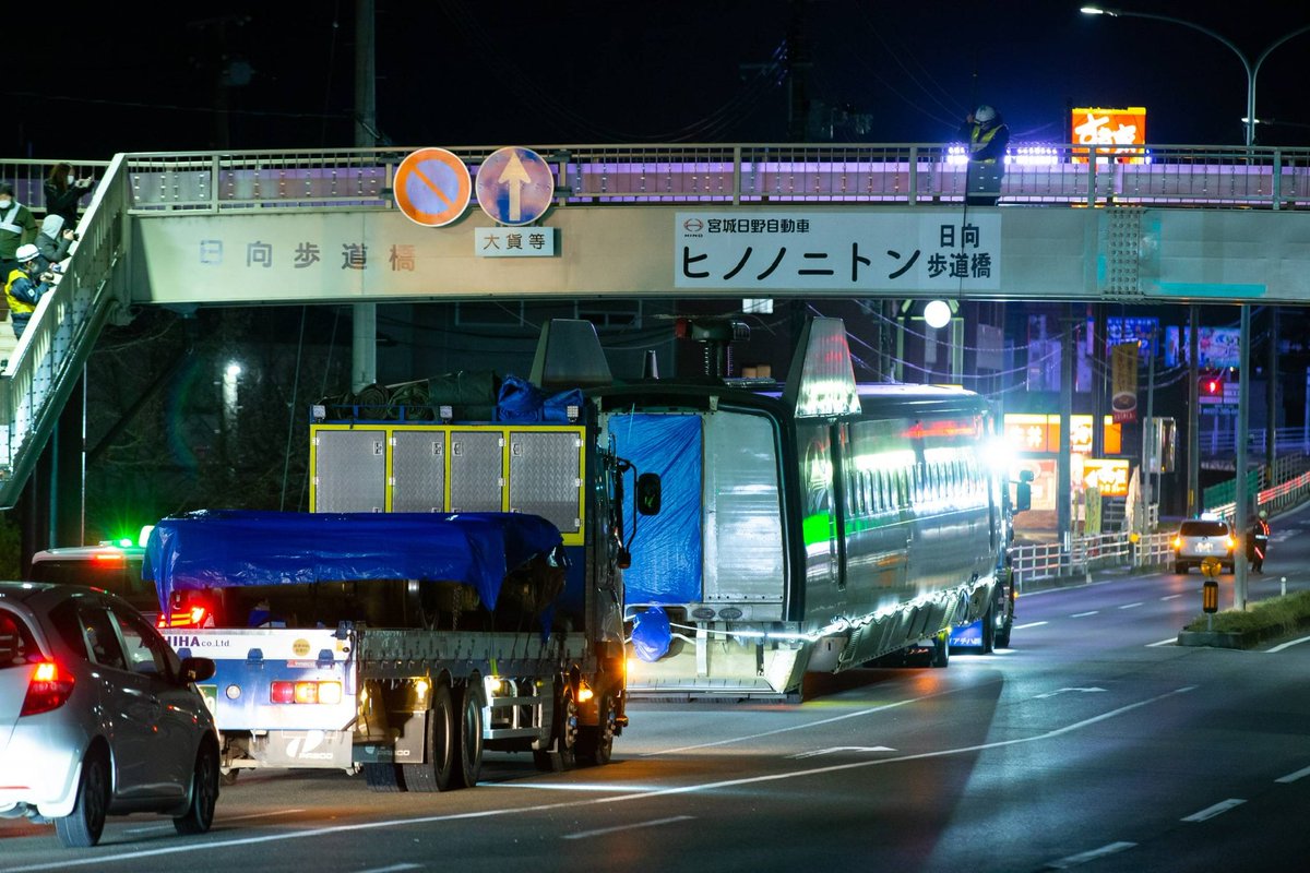 namida2289's tweet photo. 昨年地震で被災したH5系H2編成の6両が2022年12月に仙台車両センターより仙台港まで陸送された一部を。

利府・仙台らしさの写真を。 https://t.co/y2VEuou226