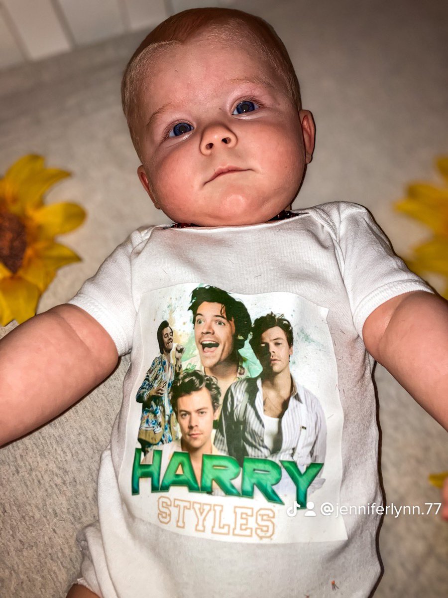 FireAwayJenn's tweet photo. The Twins say congratulations on your Grammys ‘Arry (@Harry_Styles )!! 💕💙 https://t.co/ELyFc1NFmf