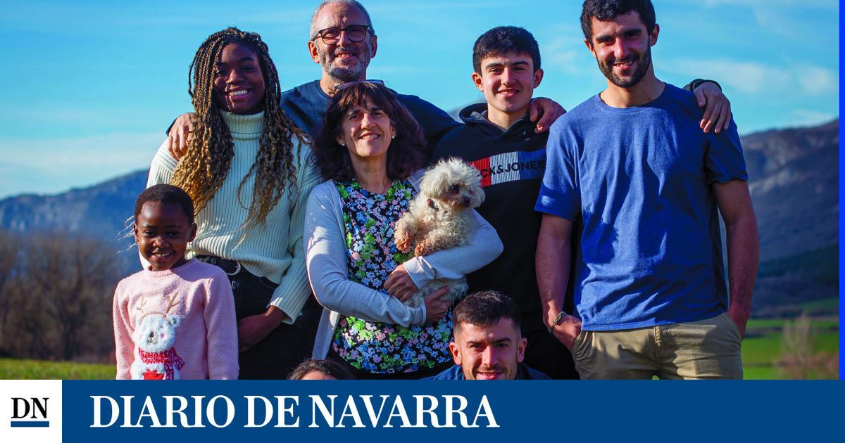 DiariodeNavarra's tweet photo. Paula Vigor, madre de acogida: “Hemos tenido 23 bebés y todos son hijos desde que llegan” https://t.co/4s7GA0cm7z https://t.co/pfKdDunScZ