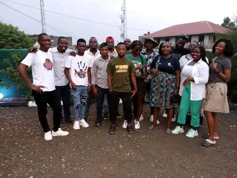 Mwesigy75537994's tweet photo. Dear members of:
Kasese Entertainment Journalists Association #KEJA and kasese media houses, we as concerned Ugandan citizens we need maximum cooperation in the region so mubele steady ate mwebelelemu nyo media houses you should also stop the katengo #UNITY is #POWER☑️✊ https://t.co/8rubKnBSFr