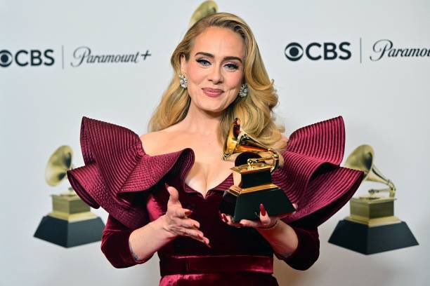 AdeleAccessNica's tweet photo. Omg Adele looking so cute, we adore you ❤️❤️❤️😭 #GRAMMYs #Adele https://t.co/AEt5XFu7Am