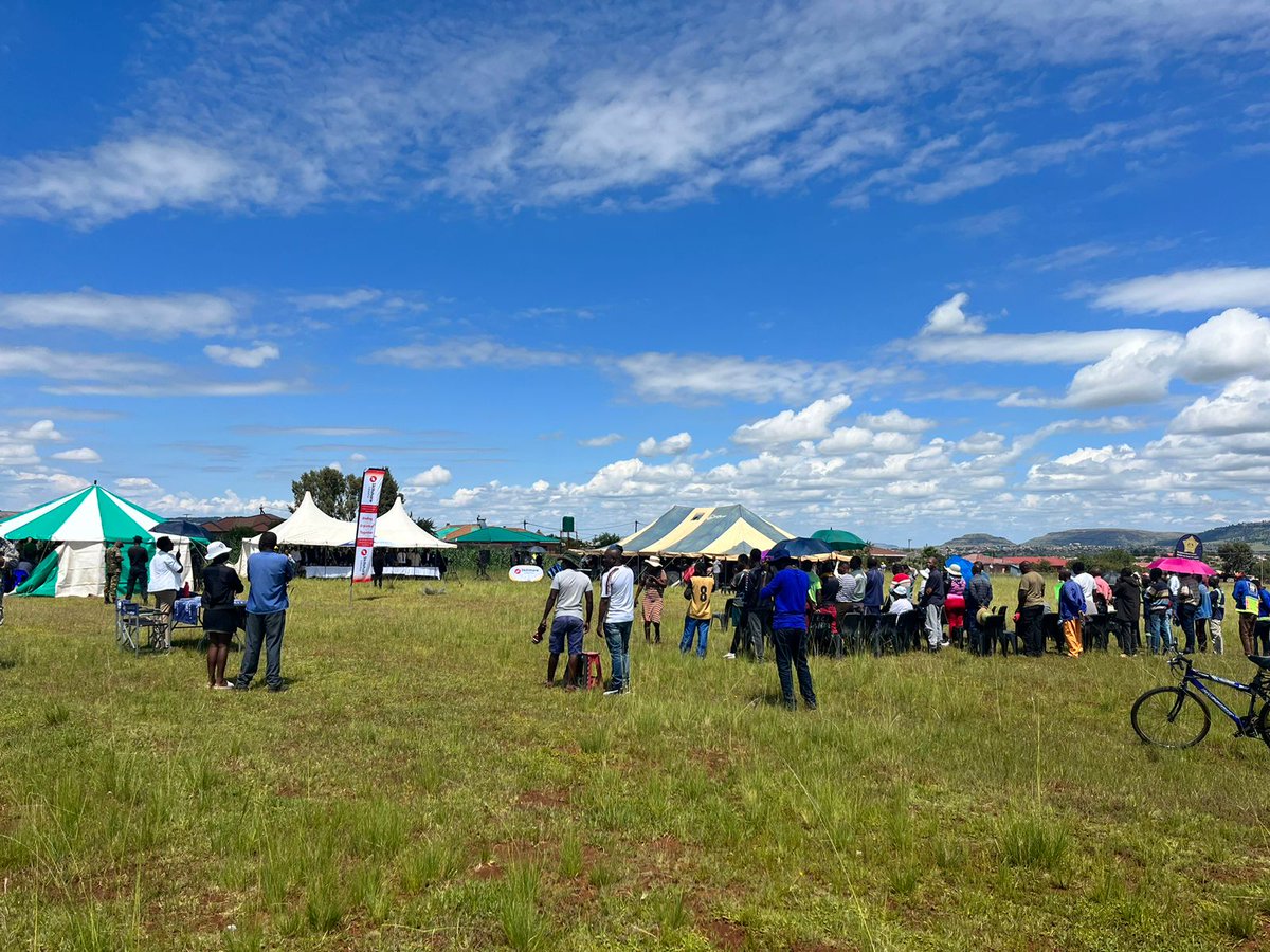 UNDPLesotho's tweet photo. A reformed security sector = collaboration🫱🏽🫲🏾
The Ficksburg Crime Prevention Forum also attended the community policing outreach in Maputsoe. #SecuritySectorReforms https://t.co/NTiixJYkfx