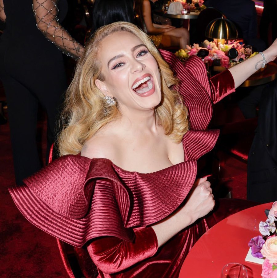 AdeleAccessNica's tweet photo. @PopCrave Her smile in her face is so cute 😭🥺❤️ Adele I love you ❤️💕 https://t.co/HIR2y2E1Ct