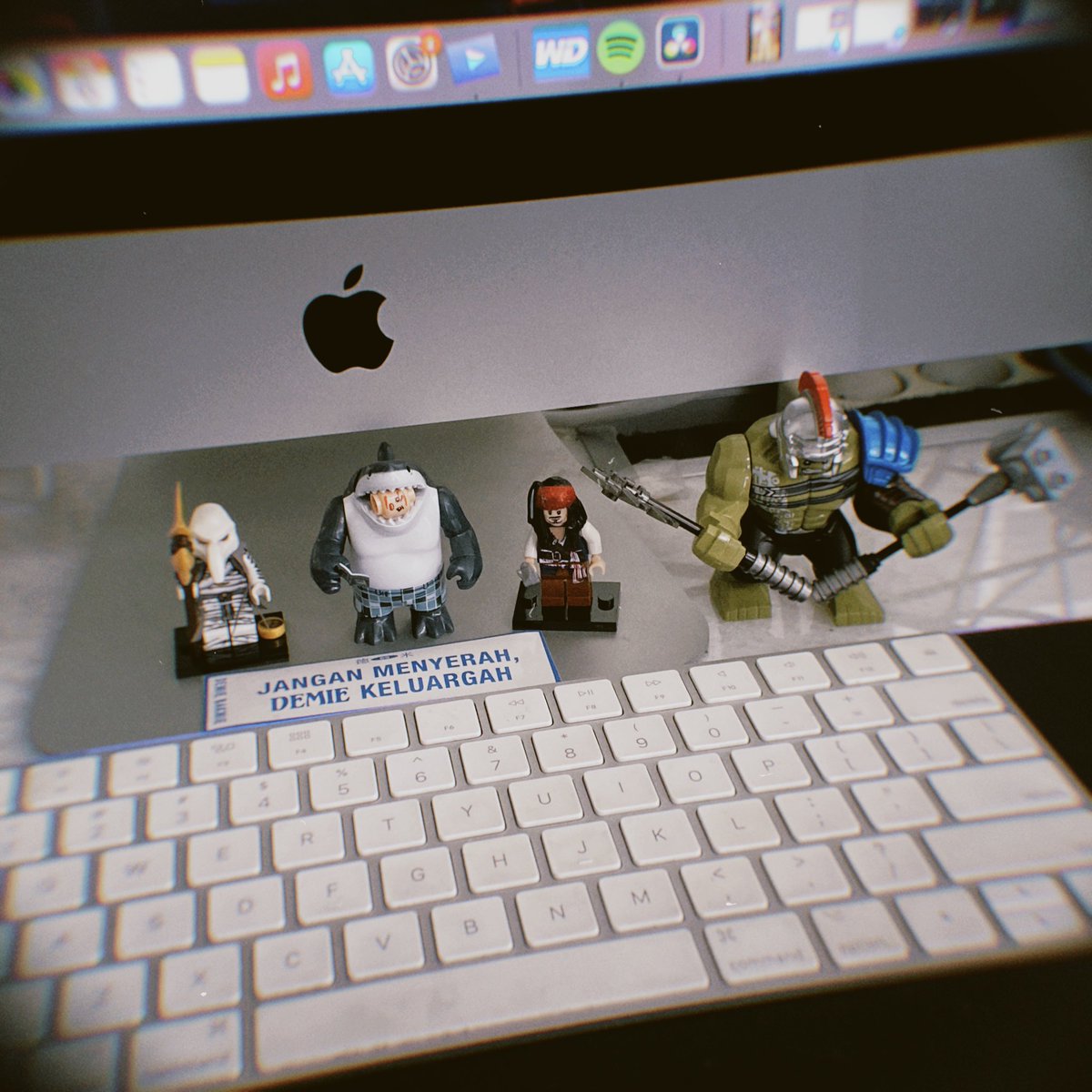 isnan_da's tweet photo. say hello to my little friend https://t.co/D7bPGyEIJJ