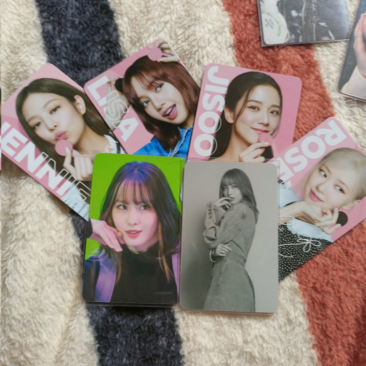 luvnyeon_rn's tweet photo. Freebies for set taker:

– 1 random blackpink oreo pc
– 2 momo dicon pcs https://t.co/bm8MC5fFdM