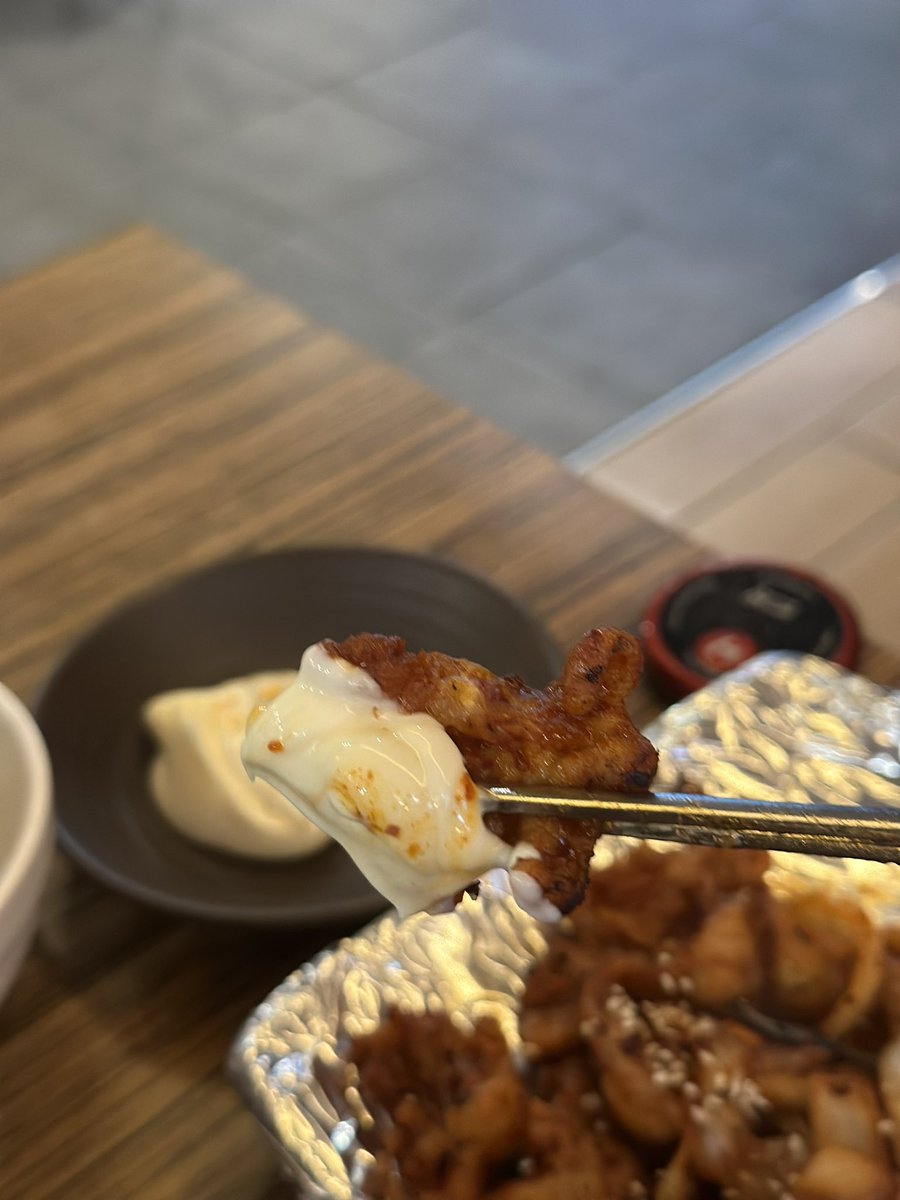 DagangIui's tweet photo. ���채닭살볶음이 메인 메뉴인 것 같다.
야채닭살볶음은 2인분 이상 주문가능하고
1인분에 6천원!
꼬치구이는 1개 2500원
오뎅탕은 13000원
윙봉, 닭발은 15000원
먹태도 15000원
노가리 12000원 https://t.co/dXjYvy23Rw
