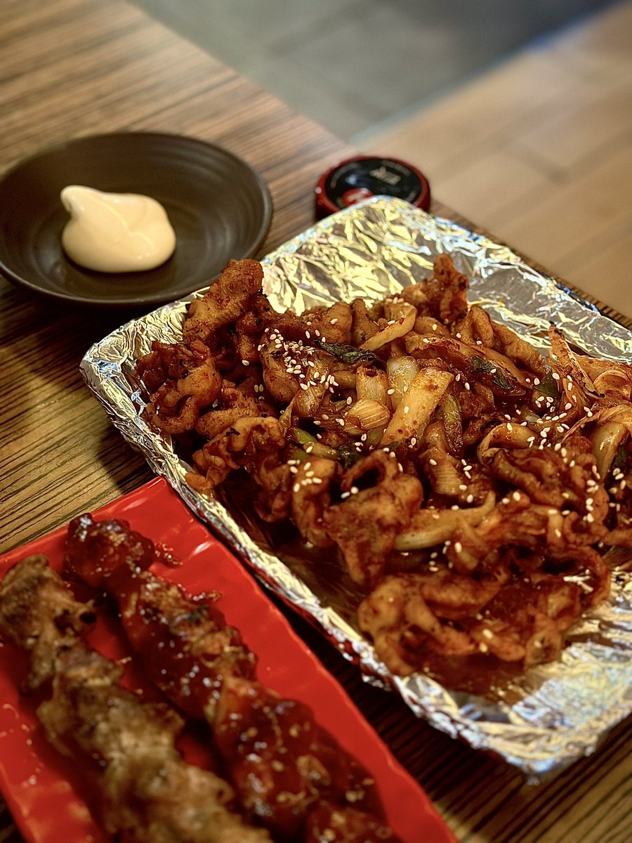 DagangIui's tweet photo. ���채닭살볶음이 메인 메뉴인 것 같다.
야채닭살볶음은 2인분 이상 주문가능하고
1인분에 6천원!
꼬치구이는 1개 2500원
오뎅탕은 13000원
윙봉, 닭발은 15000원
먹태도 15000원
노가리 12000원 https://t.co/dXjYvy23Rw