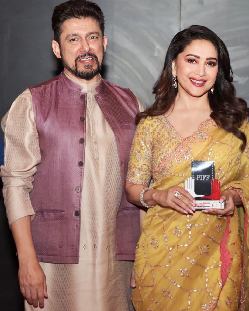 #MadhuriDixit mam and Dr #ShriramNene sir  attend the screening of #Panchak 💥✨️💫 
#MarathiFilm #MadhuriDixitNene #AddinathKothare #TejashriPradhan #NanditaPatkar #AnandIngle #BharatiAcharekar