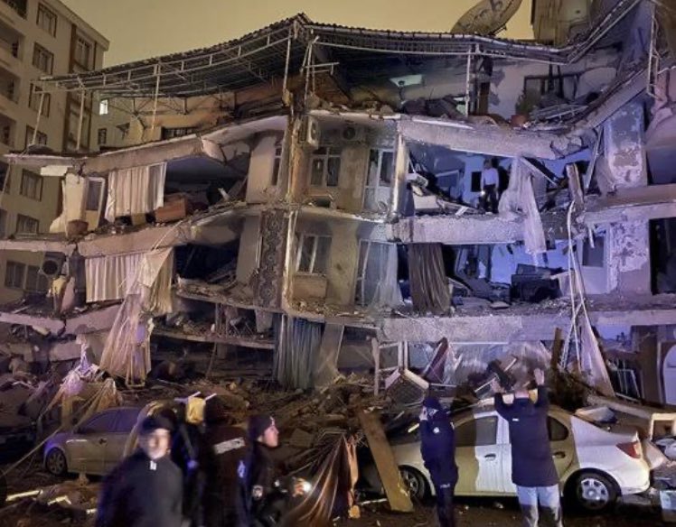Kahramanmaraş depremindeki kayıplarımız ülkemiz için çok üzüntü verici oldu…Şu soğuk kış günlerinde depremzede vatandaşlarımızın Allah yardımcı olsun.