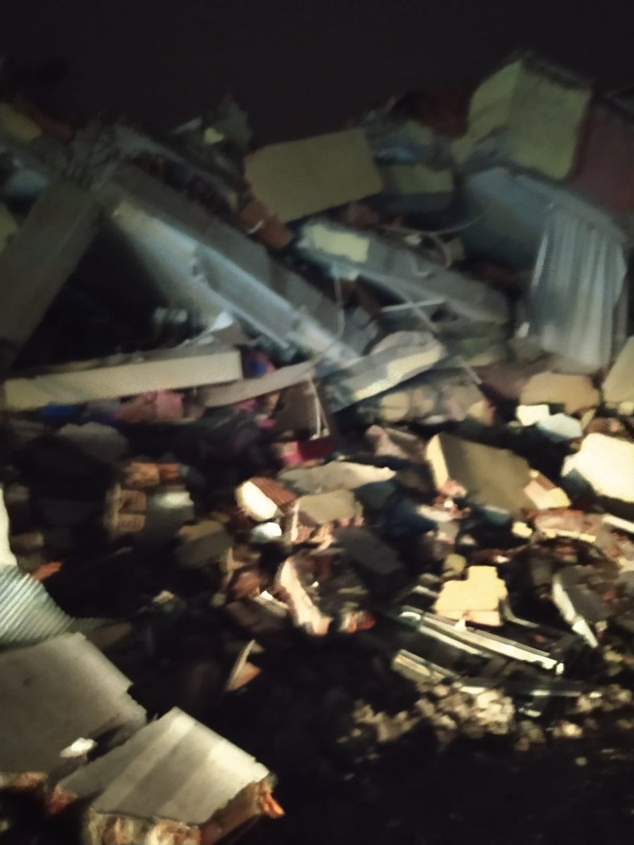 Besni Afad gidemiyor, yardım çok eksik, yıkık bina çok fazla acil yardım gerekiyor #deprem #besni #depremadıyaman