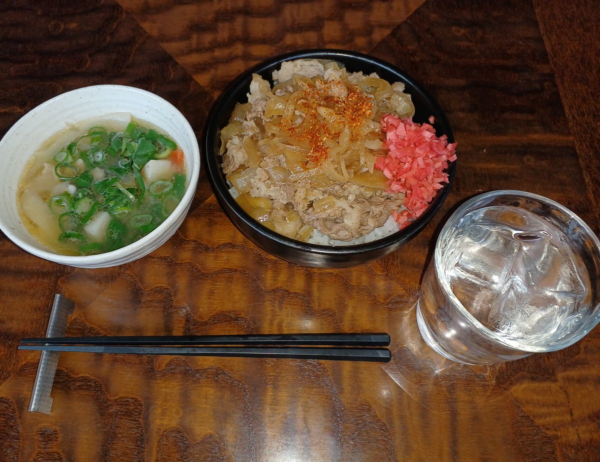 昼ごはん 牛丼 豚汁 セット