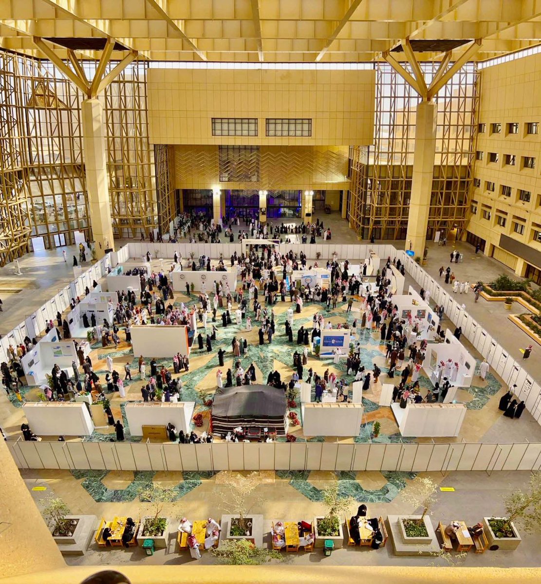 CSCIENCE_KSU's tweet photo. مع اليوم الأول حضور مميز لـ #المؤتمر_والمعرض_الدولي_للعلوم_2023 
#جامعة_الملك_سعود 
#كلية_العلوم https://t.co/lI3LixQ7xZ