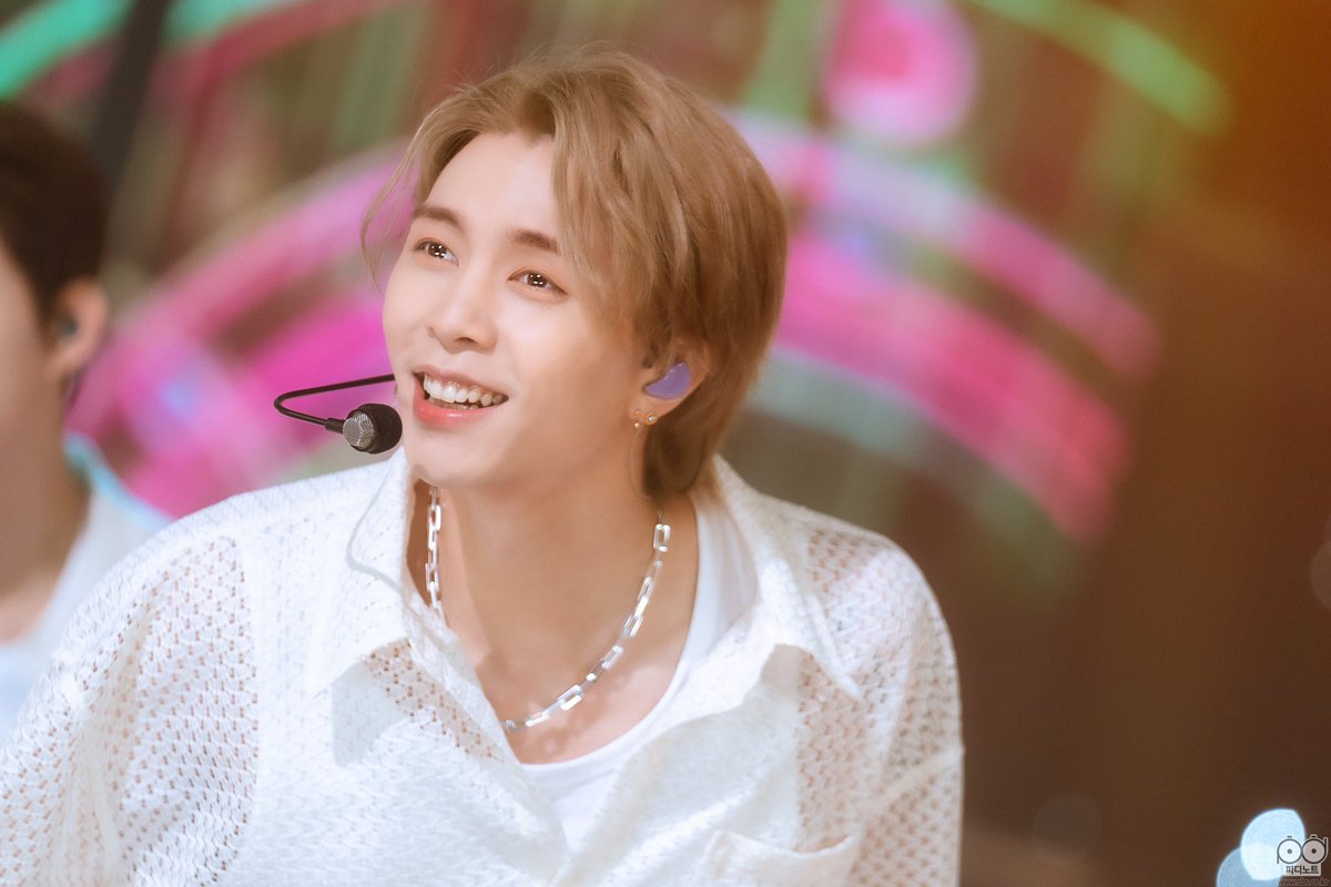 JohnnyNCTCol's tweet photo. |OFICIAL|230205
Johnny en Inkigayo 1/3.
๐
https://t.co/giNmSV5rsVโฆ
#JOHNNY #์๋ #NCT127 #NCT #JOhnFam #JohnSeo #์์ #์ํธ #SeoYoungHo #Kpop
---
V. Sm_nct
5โต5 https://t.co/250pHigp3h