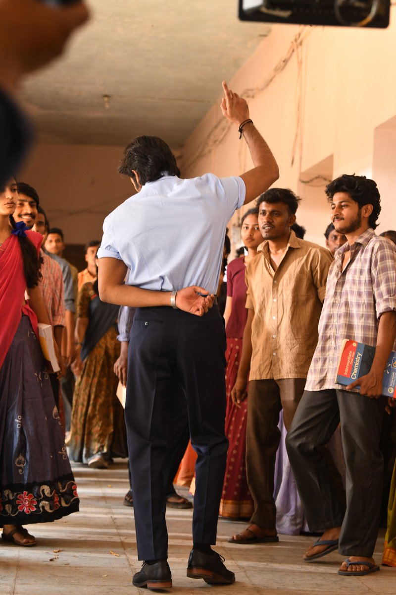 Muni2019's tweet photo. #Vaathi coming...... #VaathiFromFeb17 https://t.co/8uSkKXg404