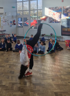 jude_primary's tweet photo. We have started Mental Health Week @Place2Be by welcoming an inspirational guest. Mimi's rhythmic gymnastic career has taken her all over the world. Great assembly and workshops throughout the day! #letsconnect @cent_coaching @BCPP__ @PrimaryTolkien @BCSGO @BCPEDepartment https://t.co/g97nYfBKxt