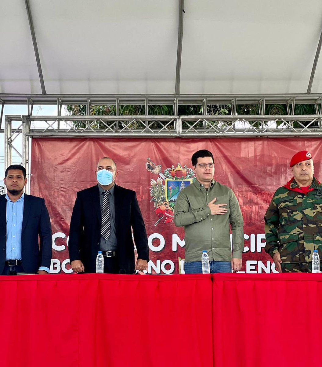 ConcejalDavidF's tweet photo. En fotos:

Así se desarrollo la sesión solemne del #DiaDeLaDignidadNacional #4F (Plaza Bicentenario).

#UnSoloGobierno
#1x10DelBuenGobierno
@PartidoPSUV
@FidelVsquezPSUV
@dcabellor
@pinfantea
@YonderSilva10
@jcfuenmayor
@ValenciaConcejo

#AquiNadieSeRinde https://t.co/CRVB55mCB6