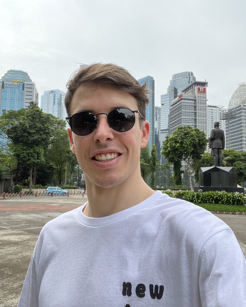 alexmarquez73's tweet photo. 👋🏻 Halo Jakarta!
Happy to be back 🇮🇩
-
#Alex73 https://t.co/FWL8B9ifRu