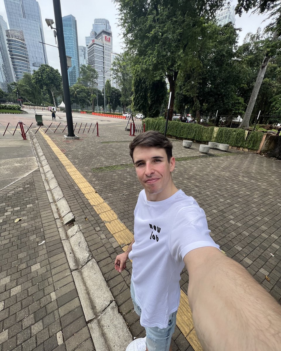 alexmarquez73's tweet photo. 👋🏻 Halo Jakarta!
Happy to be back 🇮🇩
-
#Alex73 https://t.co/FWL8B9ifRu