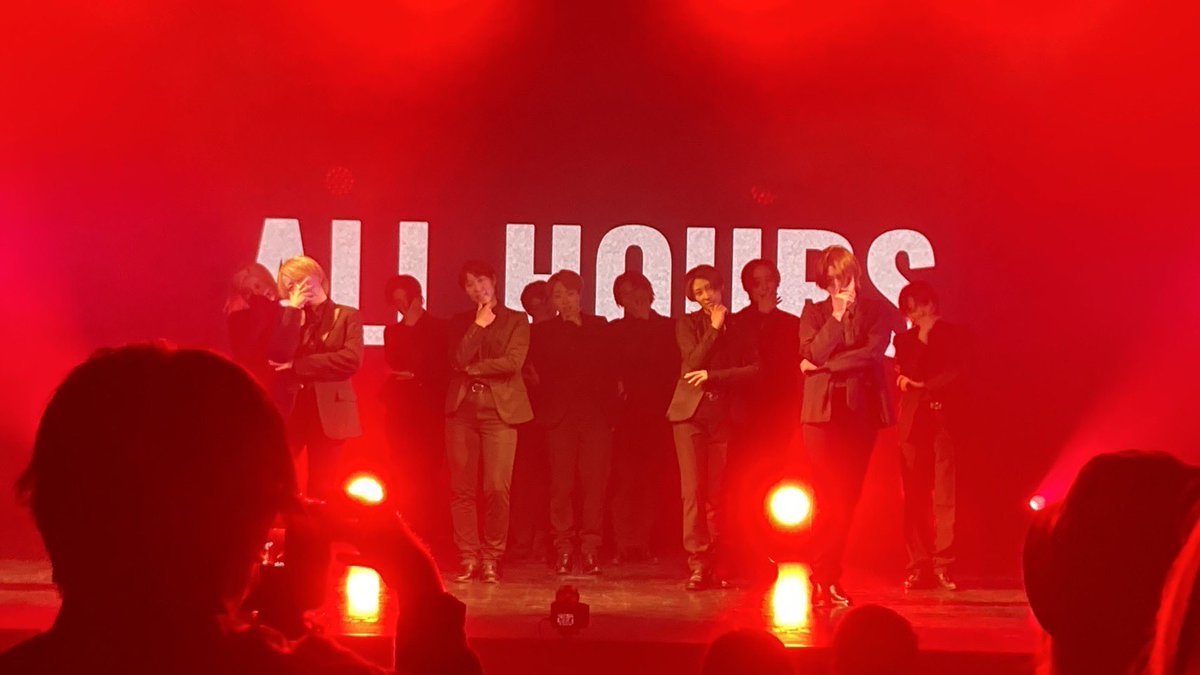 official_co2_'s tweet photo. 先日は #おとこん大阪 に出演させてもらい、JO1の'ALL HOURS'を披露しました⏳

黒スーツ集団でお送りいたしました👔
たくさんお褒めの言葉をいただきたのしく踊ることができました💖

#おとこん の主催者様、スタッフ様、出演の皆様、お疲れ様でした！！そしてありがとうございました！！ https://t.co/Fc0IKlZ6Bk